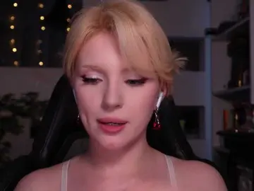 ChristieWade  live sex cam