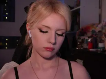 ChristieWade  live sex cam