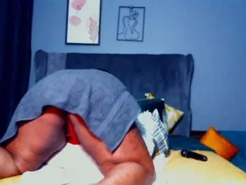 PearBlu38  live sex cam