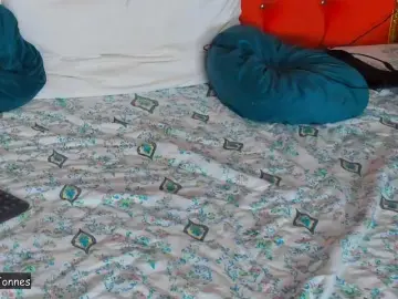 VallerieJones  live sex cam