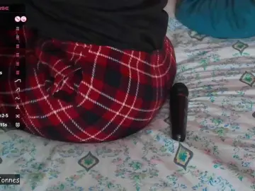 VallerieJones  live sex cam