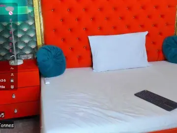 VallerieJones  live sex cam