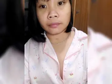 Yayaaaakutea  live sex cam