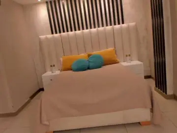 DeniseFord  live sex cam