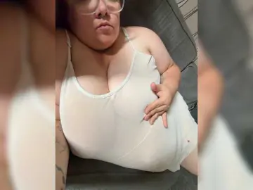 HoneyHazelX  live sex cam