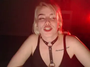 KissMeSlow-  live sex cam