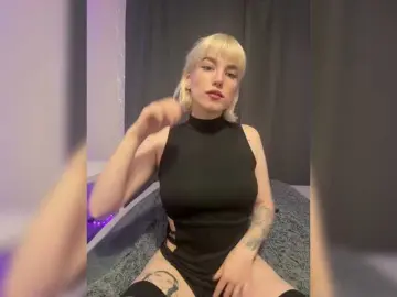 KissMeSlow-  live sex cam
