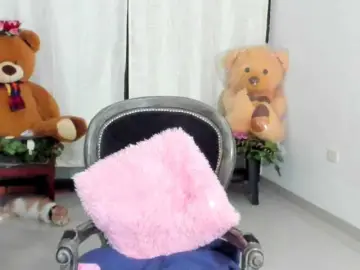 LaraCat1  live sex cam