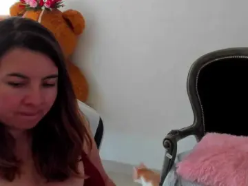 LaraCat1  live sex cam