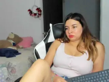 LaraCat1  live sex cam