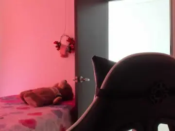 LaraCat1  live sex cam