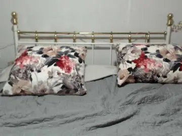 Lorainne2  live sex cam