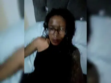 Cecillia-Essie  live sex cam