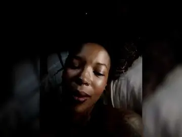 Cecillia-Essie  live sex cam