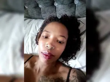 Cecillia-Essie  live sex cam