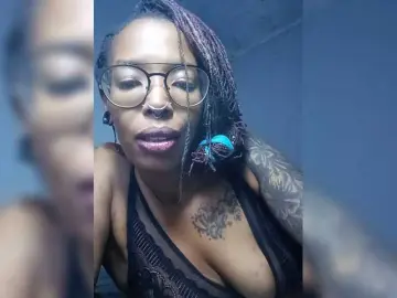 Cecillia-Essie  live sex cam