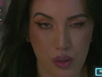 EnyaHazell  live sex cam