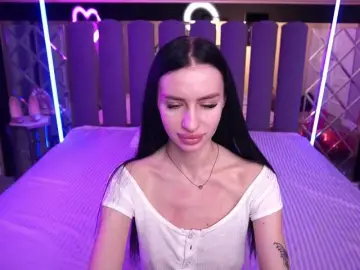 SnowWhiteee  live sex cam