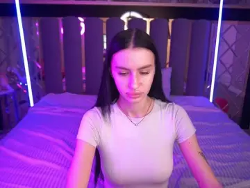SnowWhiteee  live sex cam