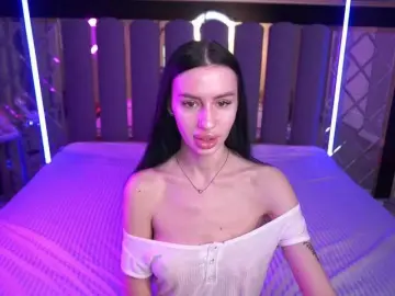 SnowWhiteee  live sex cam