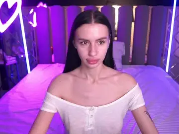 SnowWhiteee  live sex cam