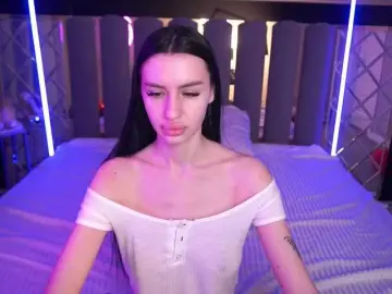 SnowWhiteee  live sex cam