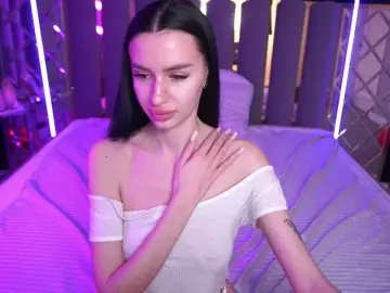 SnowWhiteee  live sex cam