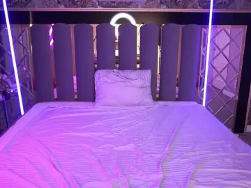 SnowWhiteee  live sex cam