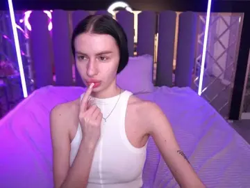 SnowWhiteee  live sex cam