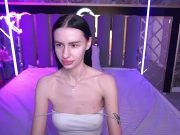 SnowWhiteee  live sex cam
