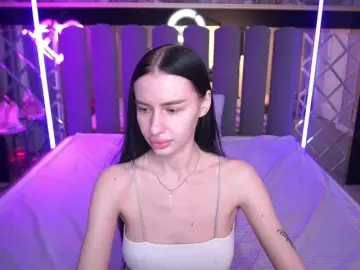 SnowWhiteee  live sex cam