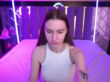 SnowWhiteee  live sex cam