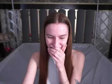 SnowWhiteee  live sex cam