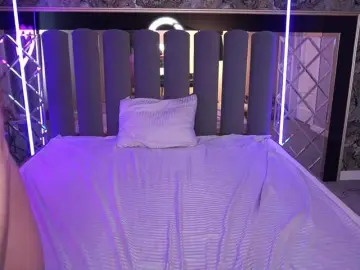 SnowWhiteee  live sex cam