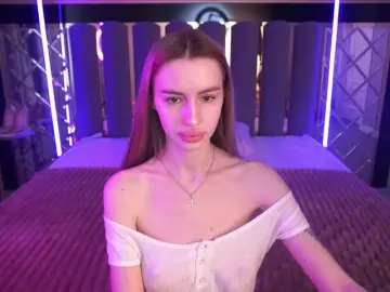 SnowWhiteee  live sex cam