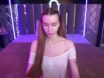 SnowWhiteee  live sex cam