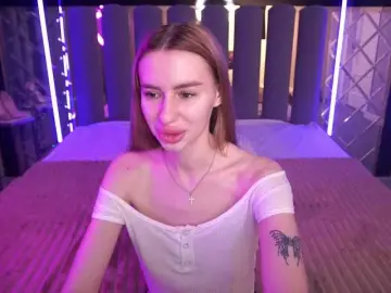 SnowWhiteee  live sex cam
