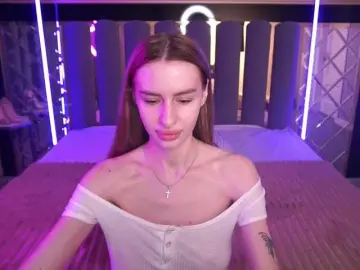 SnowWhiteee  live sex cam