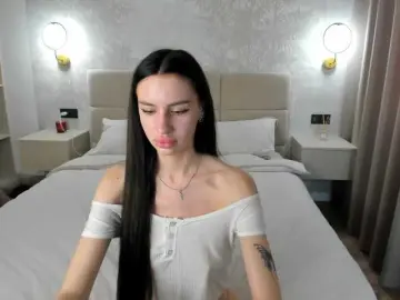 SnowWhiteee  live sex cam
