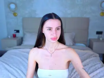 SnowWhiteee  live sex cam