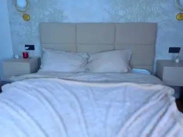 SnowWhiteee  live sex cam