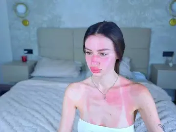 SnowWhiteee  live sex cam