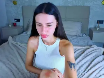 SnowWhiteee  live sex cam