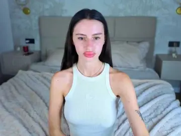 SnowWhiteee  live sex cam