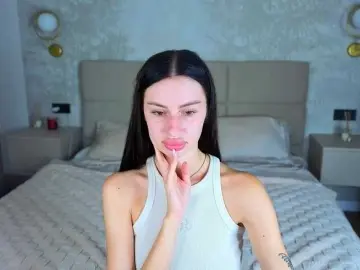 SnowWhiteee  live sex cam