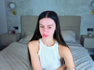 SnowWhiteee  live sex cam