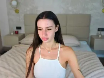 SnowWhiteee  live sex cam