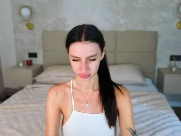 SnowWhiteee  live sex cam