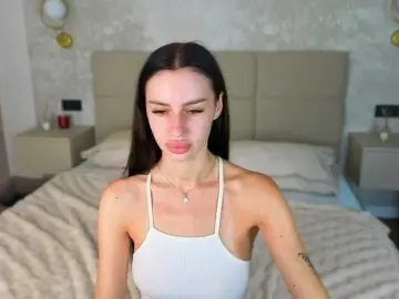 SnowWhiteee  live sex cam