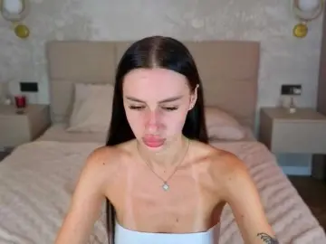 SnowWhiteee  live sex cam